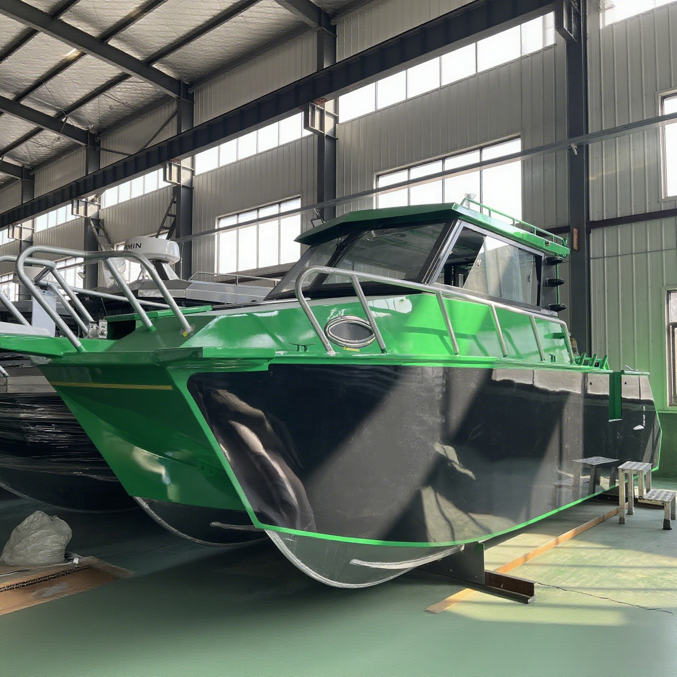 Fishing Boat Fiberglass - يخت كاتاماران فاخر بطول 7.9 متر