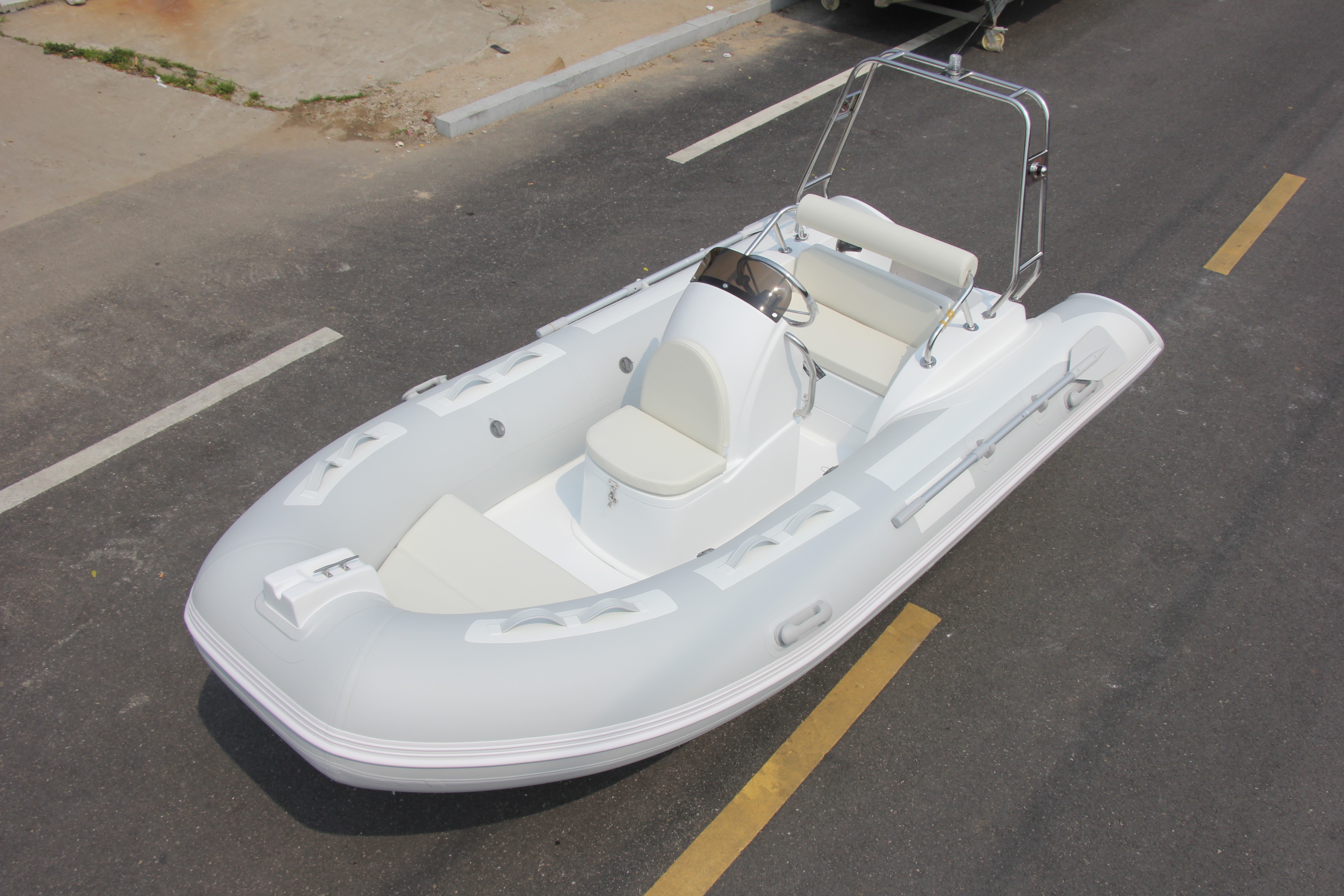 RIB قارب قابل للنفخ فاخر من ال - مراجعة Fishing Boat Fiberglass وسعره
